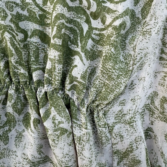 Beautiful Green Lightweight Motherhood Maternity Tank Size Small - Picture 3 of 4